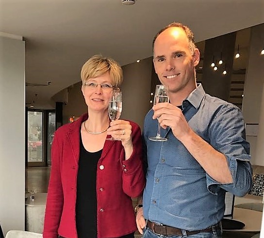 TWEE bloeiende bomen – samen uit elkaar